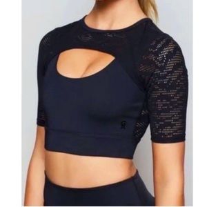 NWT Good American black midnight mesh performance crop longline. Size 1(Small)